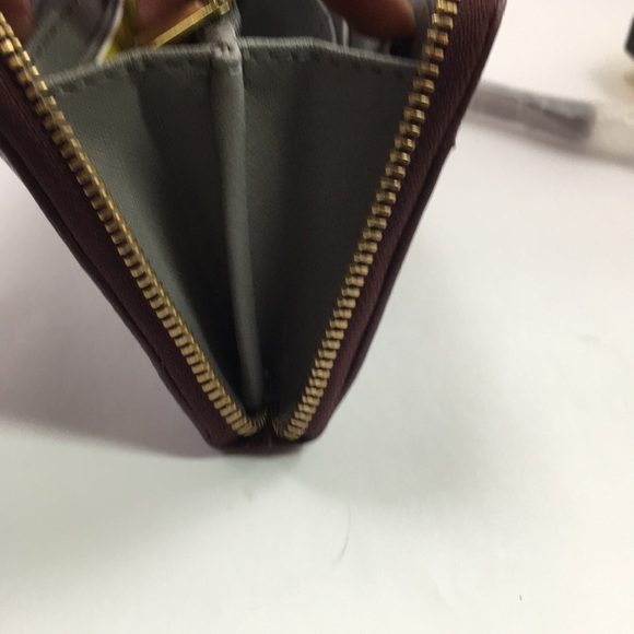 NWT Fossil Wine Cabernet Leather Zip Clutch